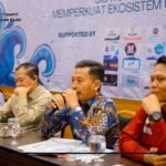 Ketua Umum AP2I, Imam Syafi'i bersama Pejabat Kementerian Perhubungan dalam Acara Forum Komunikasi Tripartit Usaha Keagenan Awak Kapal