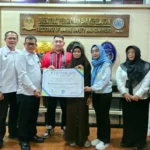 Dokumentasi simbolis serah terima asuransi kematian pelaut anggota AP2I di Ditkapel